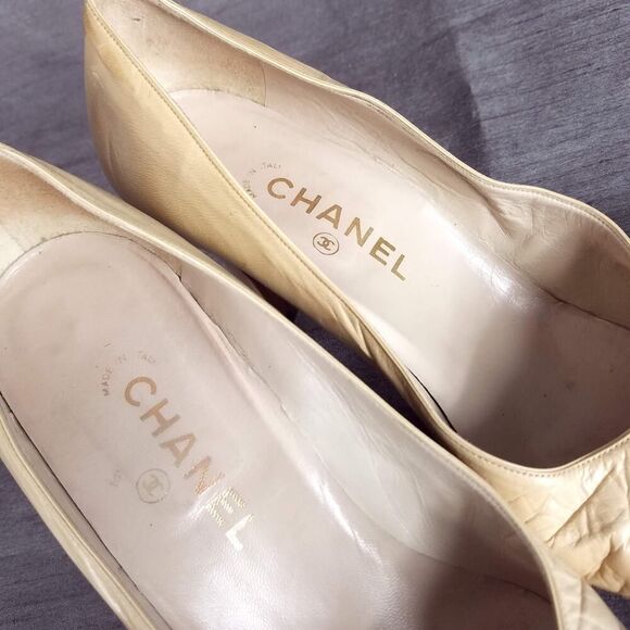 Chanel Vintage Cap Toe Tan Black Embossed Leather High Heel Pumps Size 9 - Picture 6 of 8